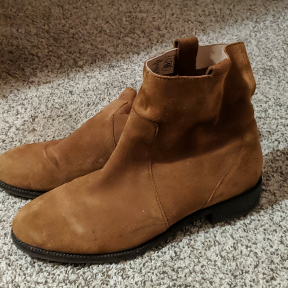 Excellent condition bucket boots